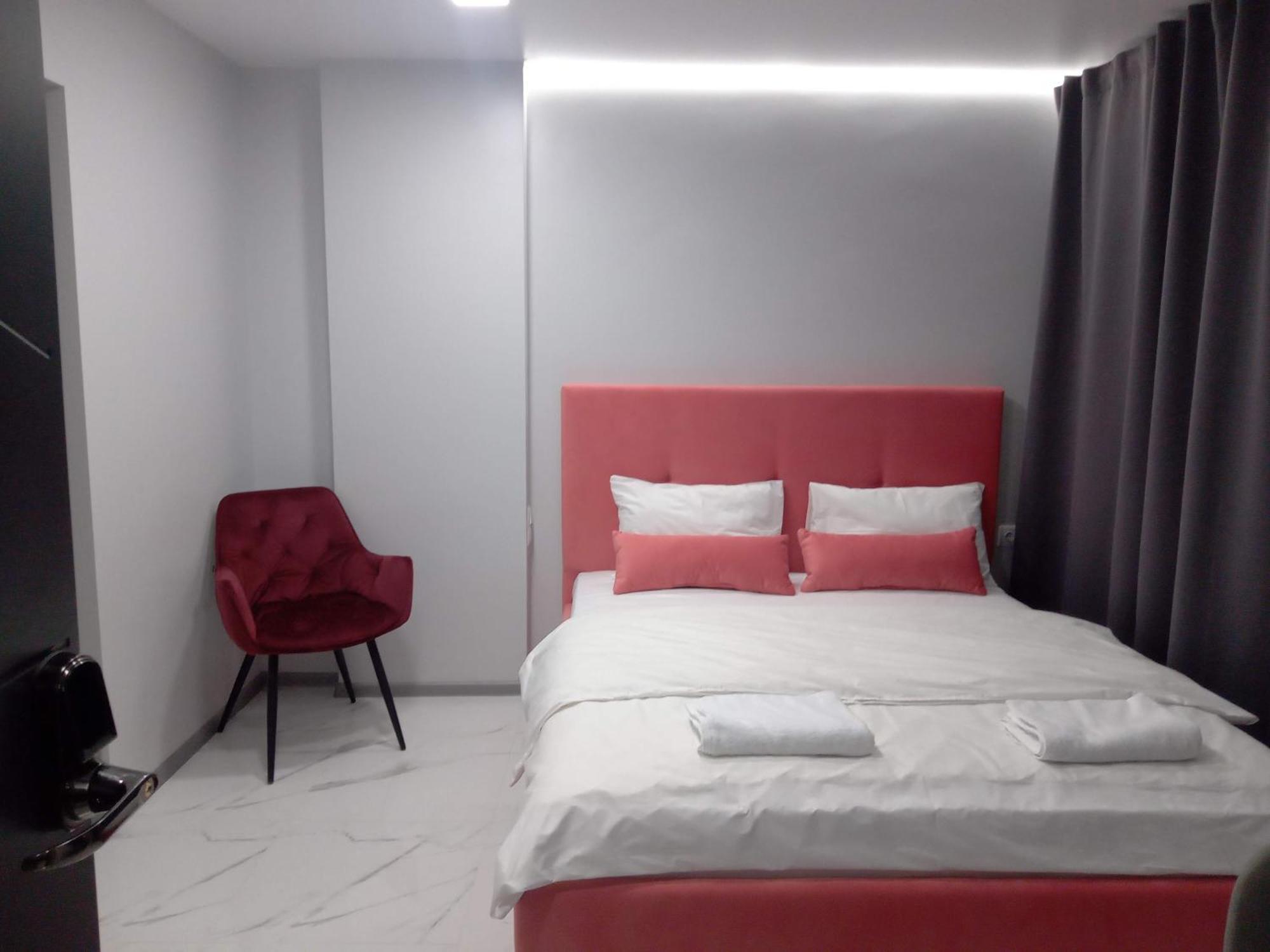Pure Apartments Vip 2 Lviv Buitenkant foto
